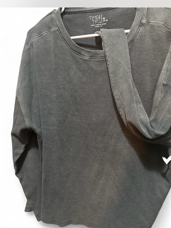 Time and Tru Tops - Women’s Time and Tru Waffle-Knit long sleeve  in Charcoal